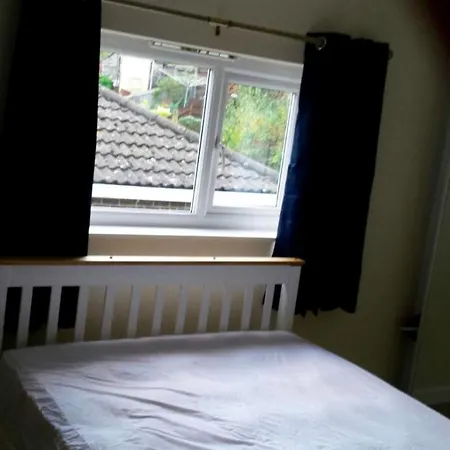 Immaculate 3-bed House In Bs9