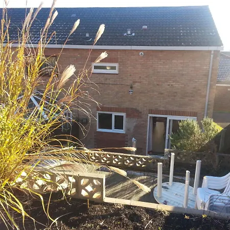 Immaculate 3-bed House In Bs9 Holiday home *