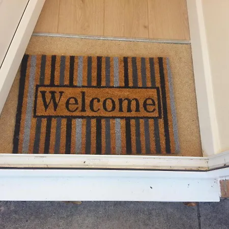Immaculate 3-bed House In Bs9 Holiday home Bristol
