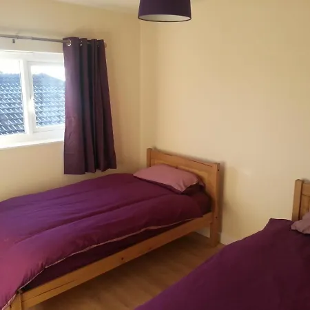 Holiday home Immaculate 3-bed House In Bs9 *